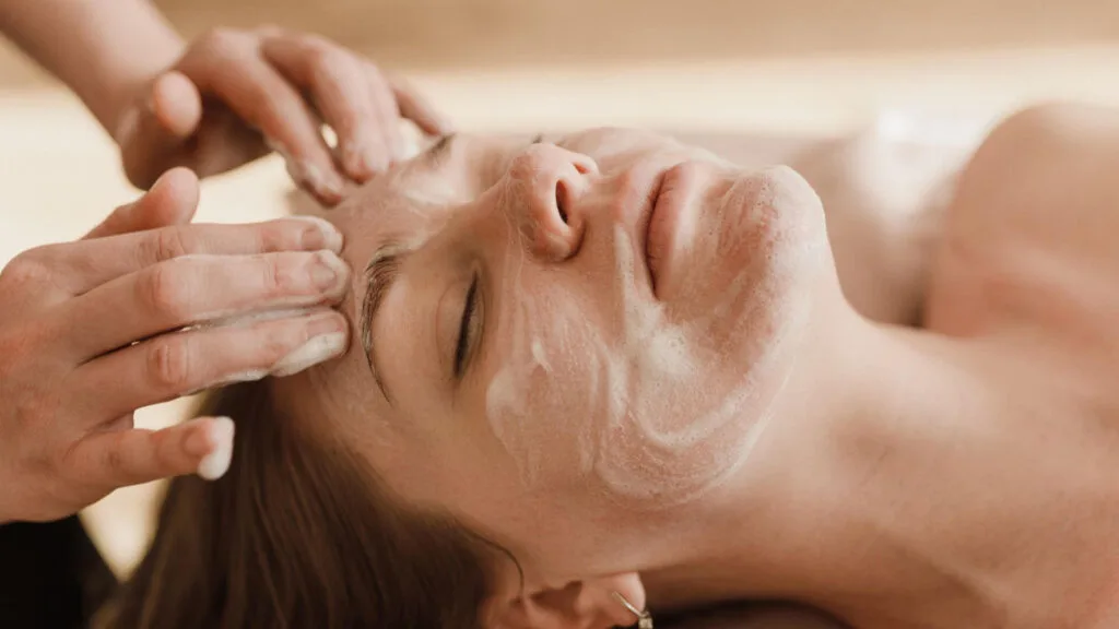 Facial_Massage_Palm_Spa