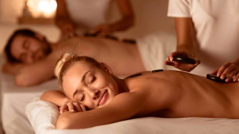 Relaxing_massage_at_Palm_Spa_in_Sandy